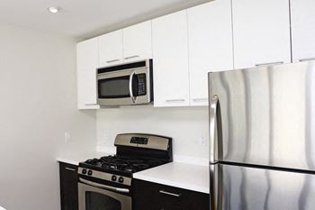 Microwave oven in a kitchen at Echo Pond Luxury Apartments, New York